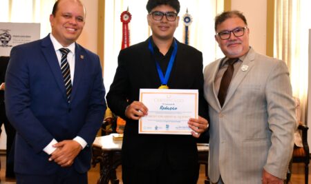 CERIMÔNIA DE PREMIAÇÃO DO CONCURSO DE REDAÇÃO DO PROJETO JUSTIÇA NA ESCOLA.