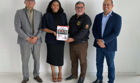 SINDOJUS-PA ENTREGA EXEMPLARES DA REVISTA JURISTAS À DRA. MARINA PANTOJA